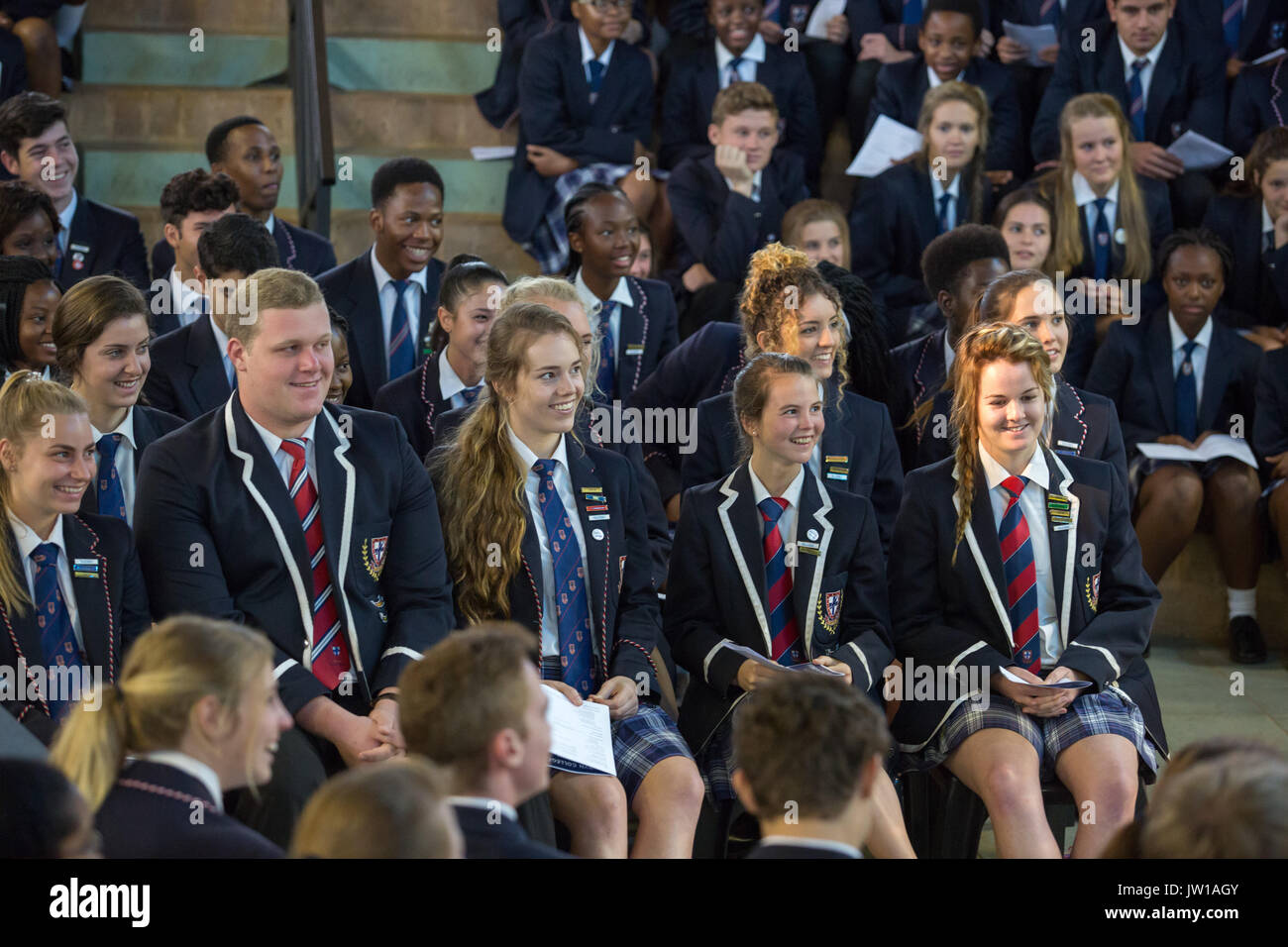 Gli studiosi si sono riuniti presso la loro finale complessivo matriciale e premiazione presso una scuola superiore di Nelspruit, Sud Africa Foto Stock