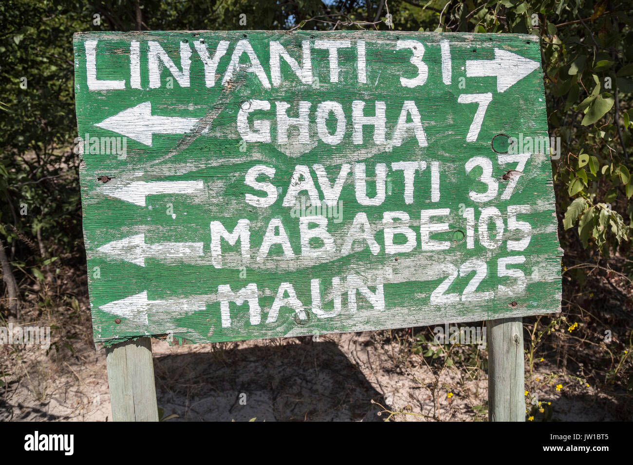 Segnaletica nel Chobe National Park che mostra le indicazioni per Linyanti, Ghoha, Savuti, Mababe e Maun Foto Stock