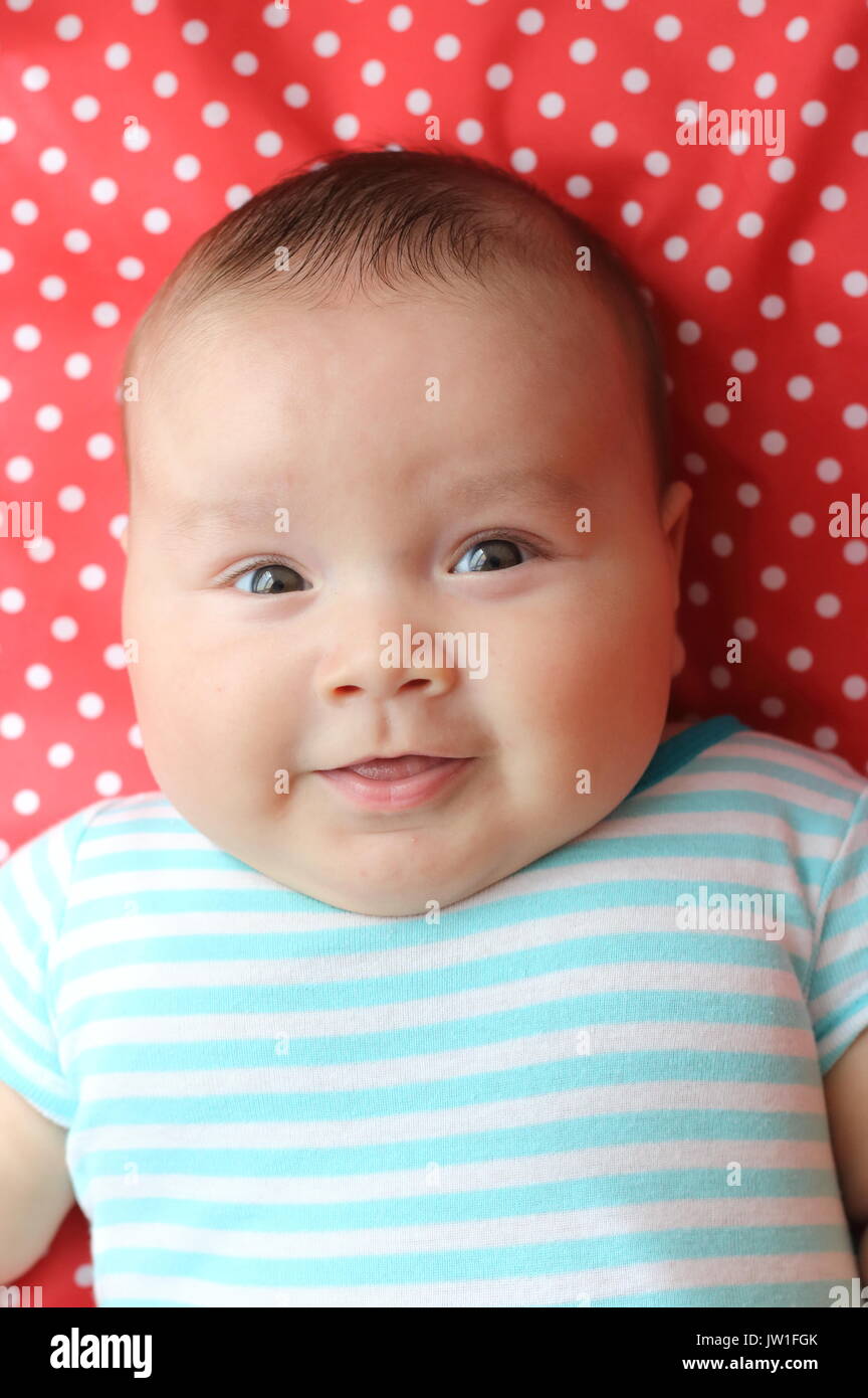 Felice chubby baby sorridente Foto Stock