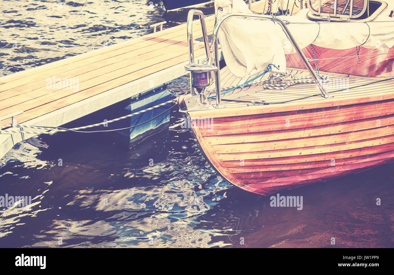 Vintage tonica vicino la foto di un vecchio legno barca a vela. Foto Stock