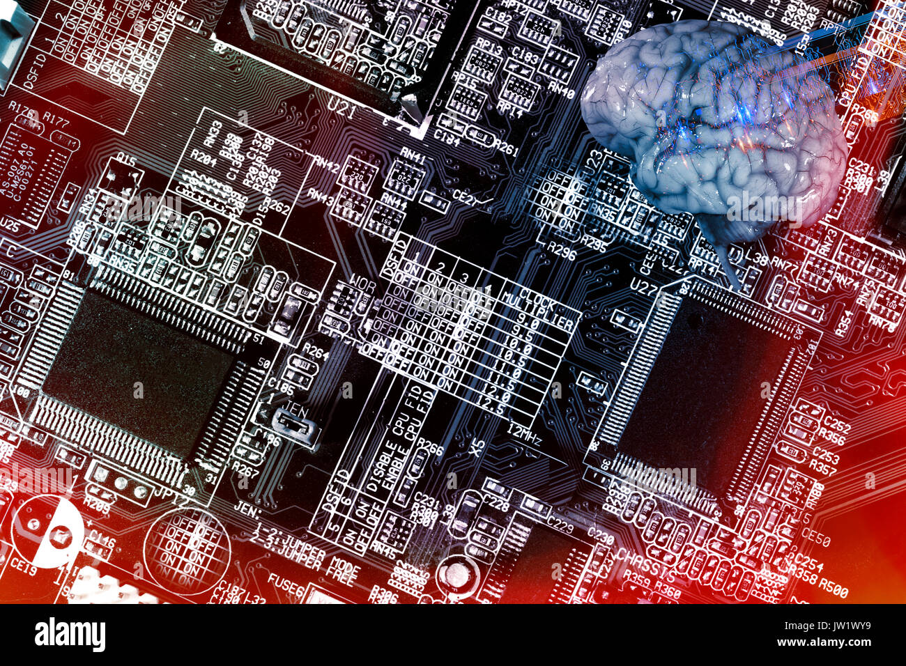 Cervello umano e di comunicazione, microchip e elettrodi, artificial intelligence Foto Stock