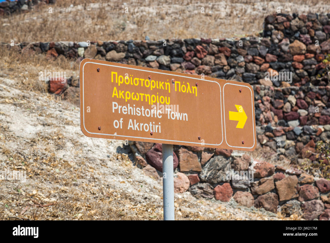 Segno alla preistoria città di Akrotiri all'ingresso scavi di Akrotiri, Santorini Foto Stock