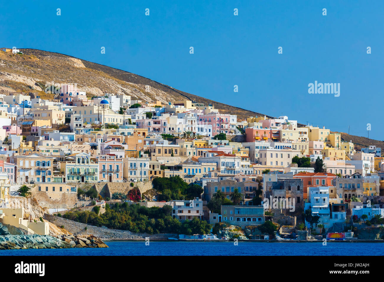 Ermoupolis in Syros Island con case tradizionali in Grecia Foto Stock