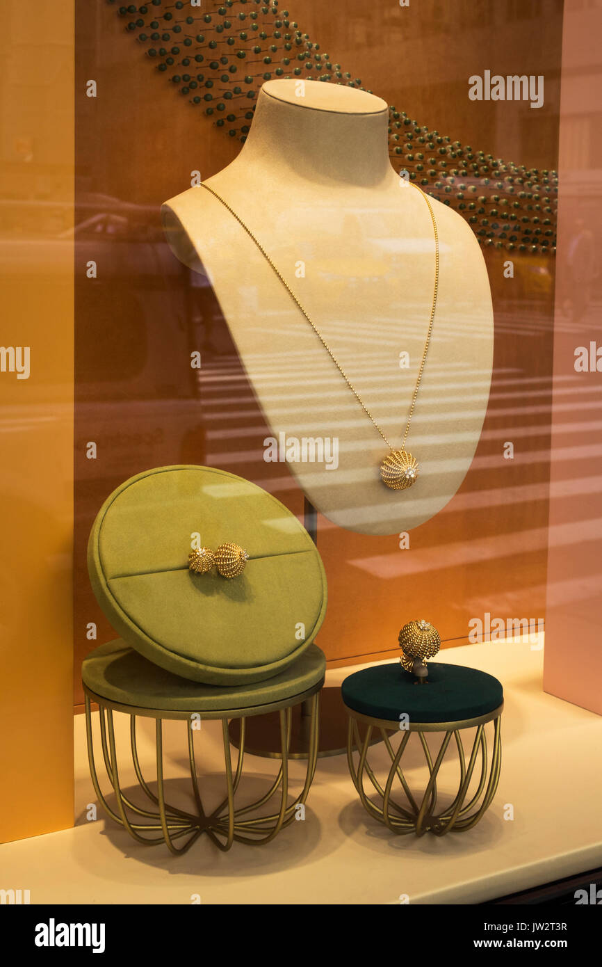 Cartier finestra sulla Quinta Avenue visualizza un jeweled donna di collana Foto Stock