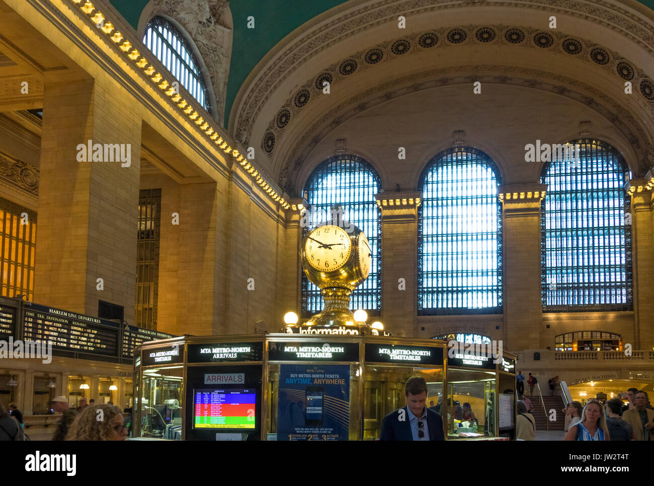 Il famoso orologio oltre allo stand informazioni in Grand Central Station sulla 42nd Street a New York City Foto Stock