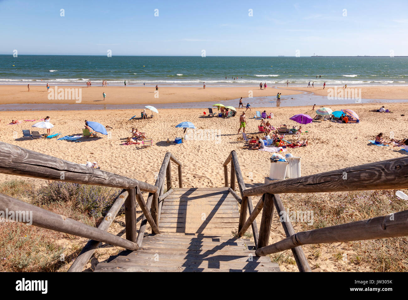 Mazagon, Spagna - 4 Giugno 2017: Oceano Atlantico spiaggia di Costa de la Luz. Città di Mazagon, provincia di Huelva, Andalusia, Spagna Foto Stock