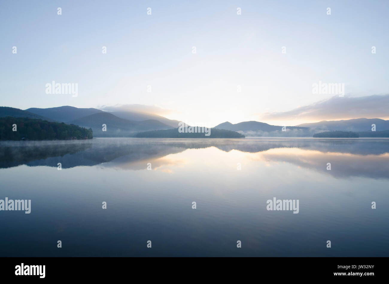 Stati Uniti d'America, New York, St. Armand, Sunrise over Lake Placid Foto Stock