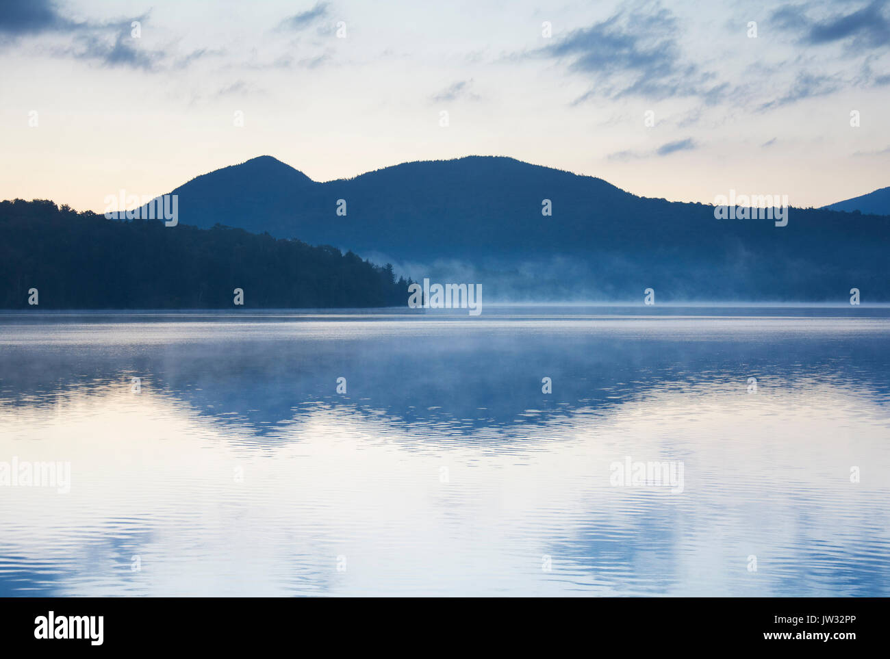 Stati Uniti d'America, New York, St. Armand, Sunrise over Lake Placid Foto Stock