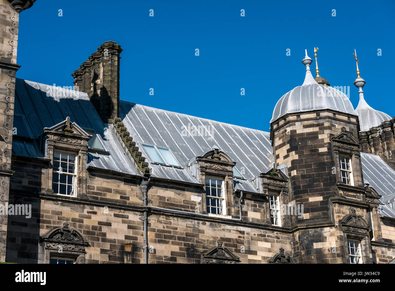 Xvii secolo tetto della scuola privata George Heriots, precedentemente noto come George Heriots Ospedale, Lauriston Place, Edimburgo, Scozia, Regno Unito Foto Stock