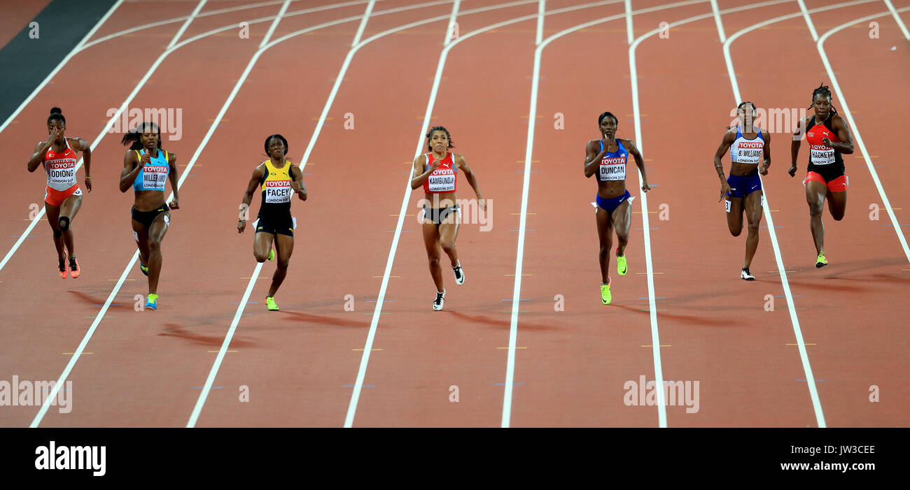 Gran Bretagna Bianca Williams (seconda a destra) e Bahamas' Shaunae Miller-Uibo competere nel femminile 200m Semi-Final riscalda durante il giorno sette del 2017 IAAF Campionati del mondo presso il London Stadium. Foto Stock