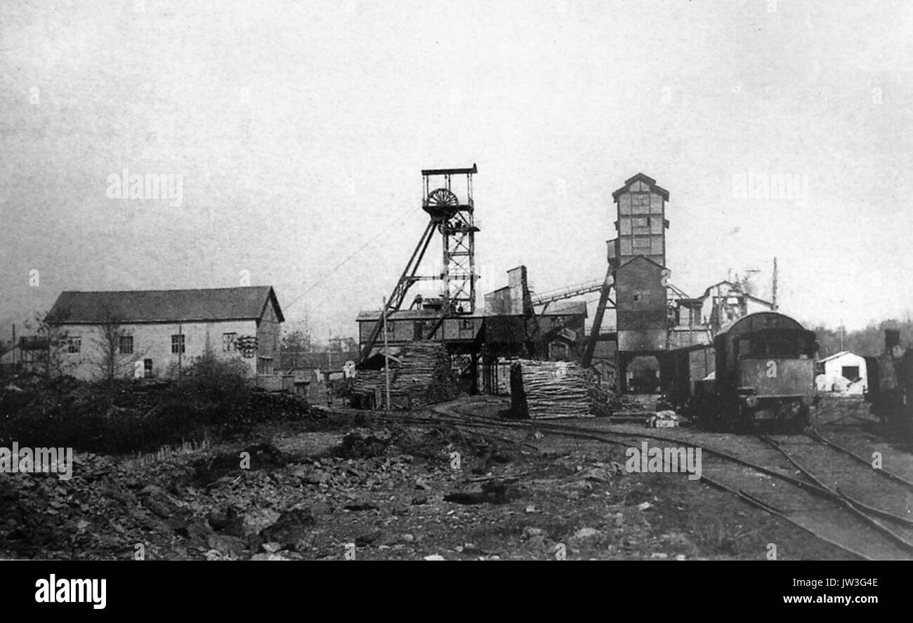 Mine de Faymoreaux si riferisce a un'operazione mineraria storica, probabilmente focalizzata sull'estrazione di minerali. La miniera potrebbe avere un significato nella storia industriale della regione e fa parte di una più ampia narrazione dello sviluppo minerario. Foto Stock