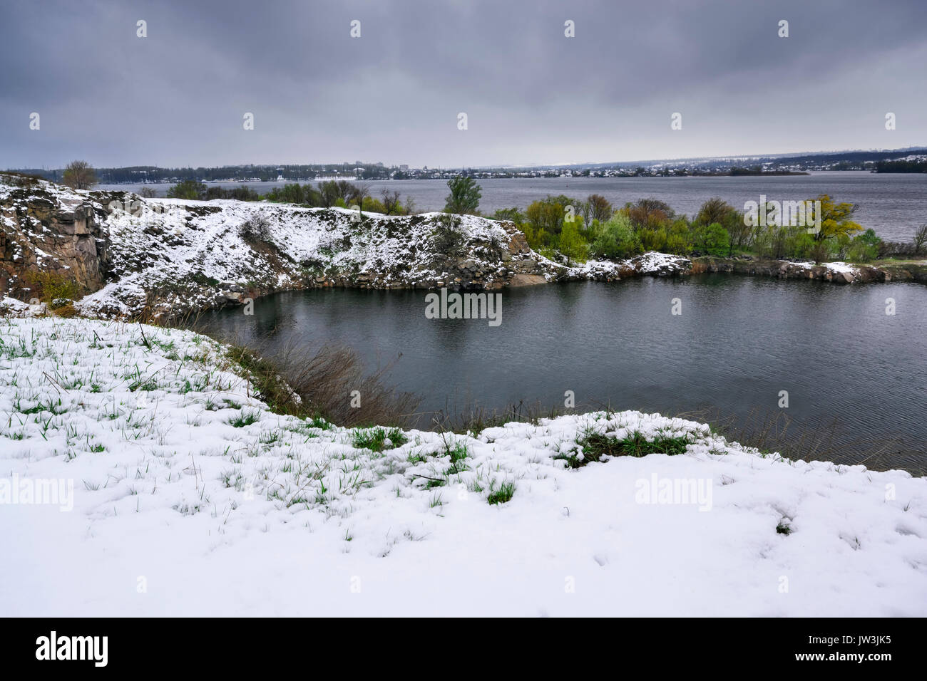L'Ucraina, regione di Dnepropetrovsk, Dnepropetrovsk città, paesaggio invernale con laghi Foto Stock