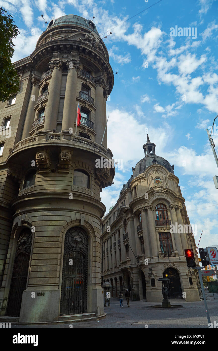 Ornati edifici storici lungo la Bolsa, Santiago del Cile, Sud America Foto Stock