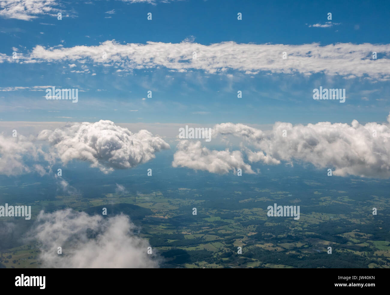 Guardando dalla finestra di aereo da qualche parte nello stato di Washington Foto Stock