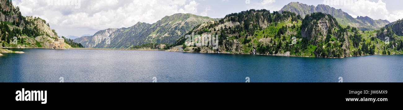 Colomers Laghi dei Pirenei catalani, Spagna. Parte del Parc Nacional d'Aigüestortes i Estany de Sant Maurici Foto Stock