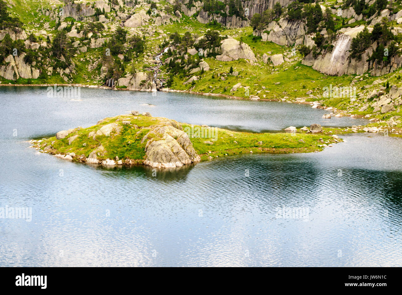 Colomers Laghi dei Pirenei catalani, Spagna. Parte del Parc Nacional d'Aigüestortes i Estany de Sant Maurici Foto Stock