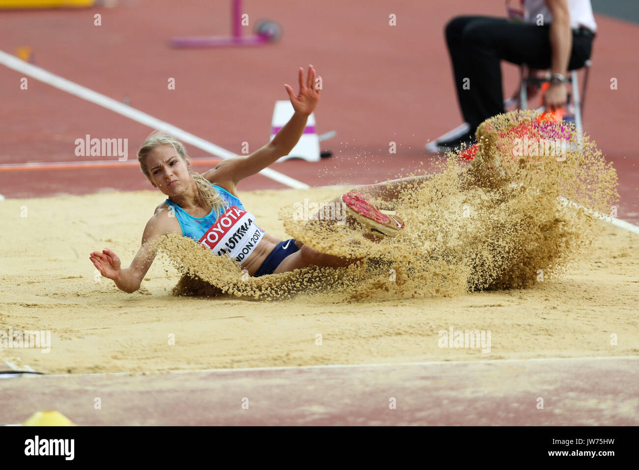 Londra, Regno Unito. 11 Ago, 2017. Londra, Agosto 11 2017 . Darya Klishina, autorizzato atleta neutro, in donne salto in lungo Finale sul giorno 8 della IAAF London 2017 Campionati del mondo presso il London Stadium. Credito: Paolo Davey/Alamy Live News Foto Stock