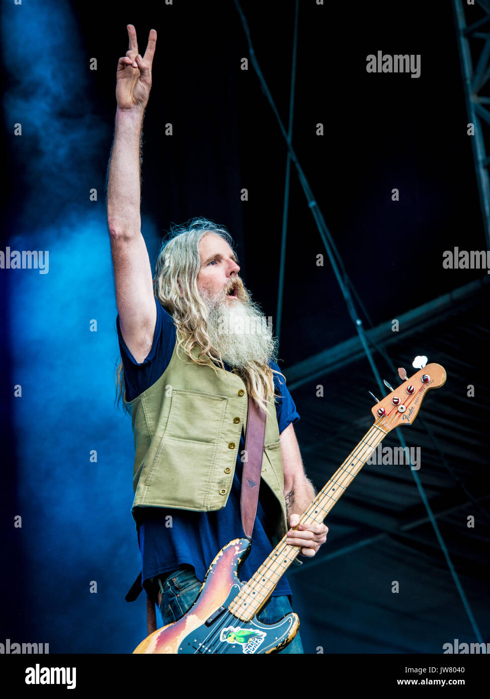 Reef: Jack Bessant sul basso Foto Stock