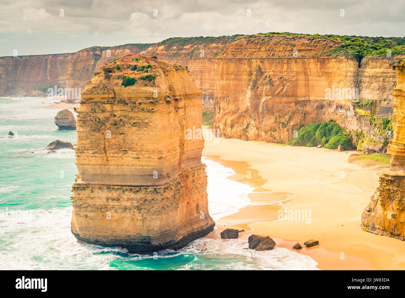 Dodici Apostoli scenic vista costiera di Castle Rock in oceano pacifico in Victoria, Australia Foto Stock