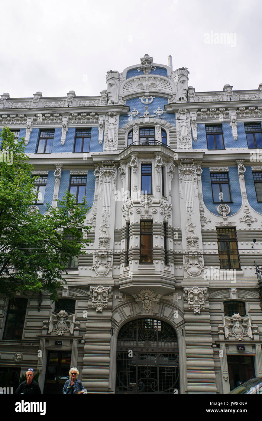 Facciata di blu e bianco edificio Art Nouveau, Riga, Lettonia Foto Stock