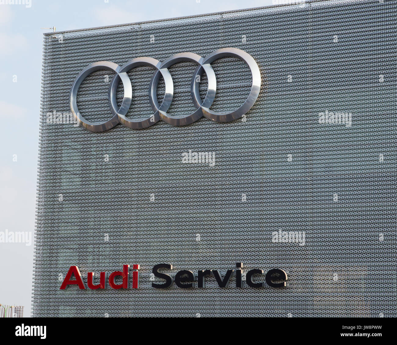 Petach Tikva, Agosto 11, 2017. Audi service center building in Israele. Foto Stock
