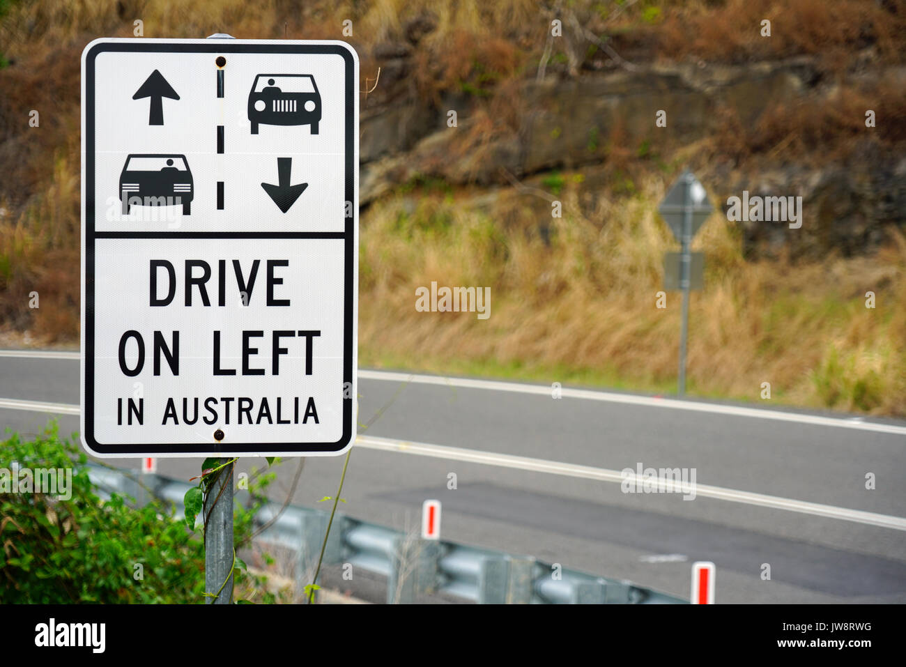 Cartello stradale attenzione ai conducenti di guidare a sinistra in Australia. Foto Stock