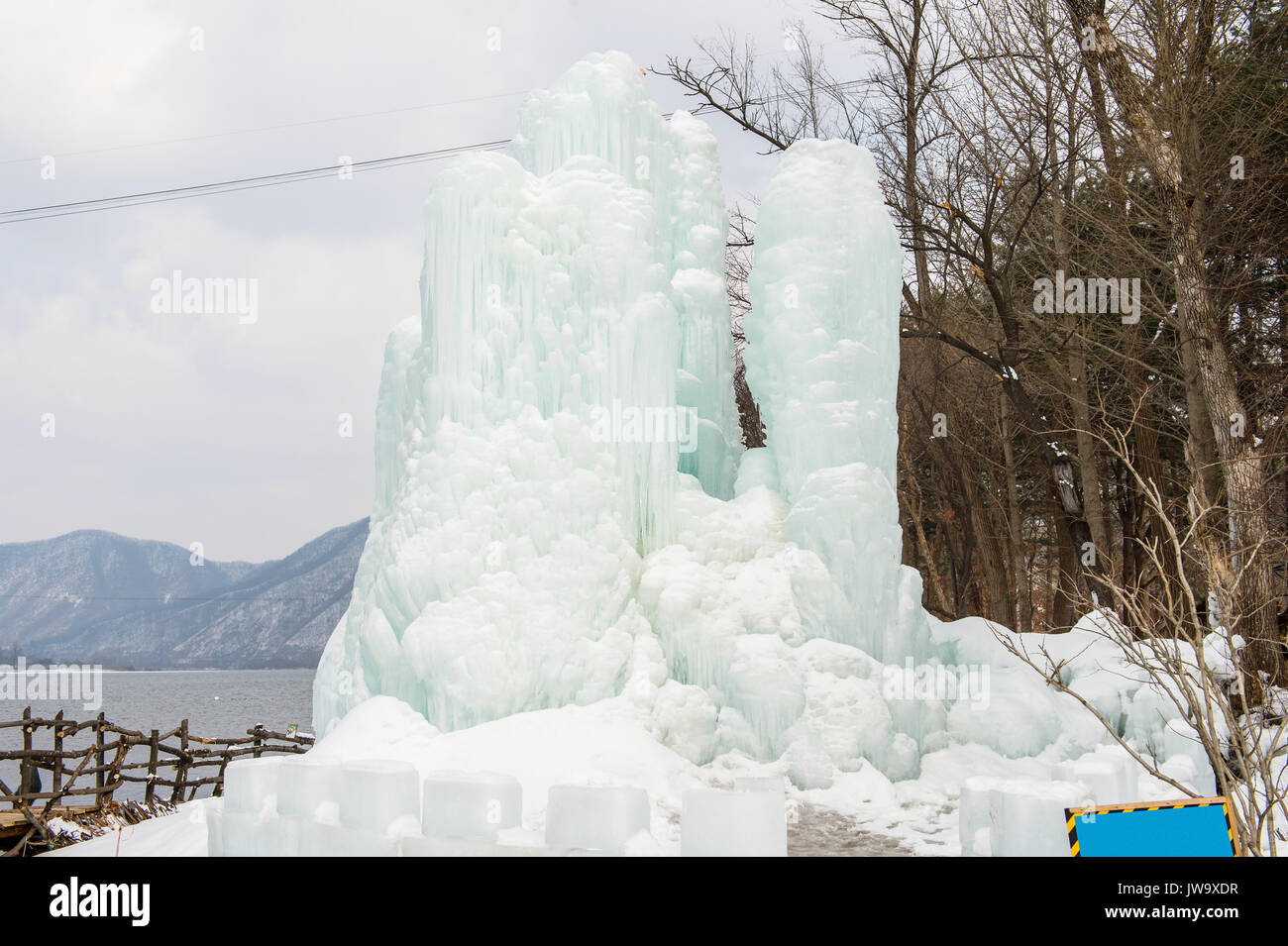 La formazione di ghiaccio da una fontana in Nami Island,Corea Foto Stock