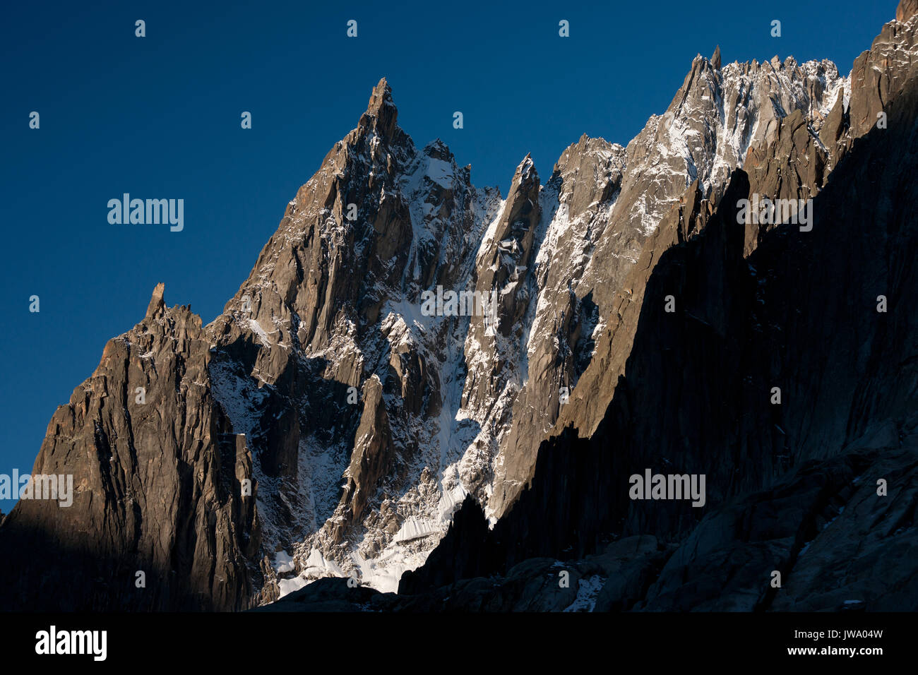 Dent du requin, les Aiguilles de Chamonix Haute Savoie, il massiccio del Monte Bianco, alpi, Francia, Europa occidentale. Foto Stock