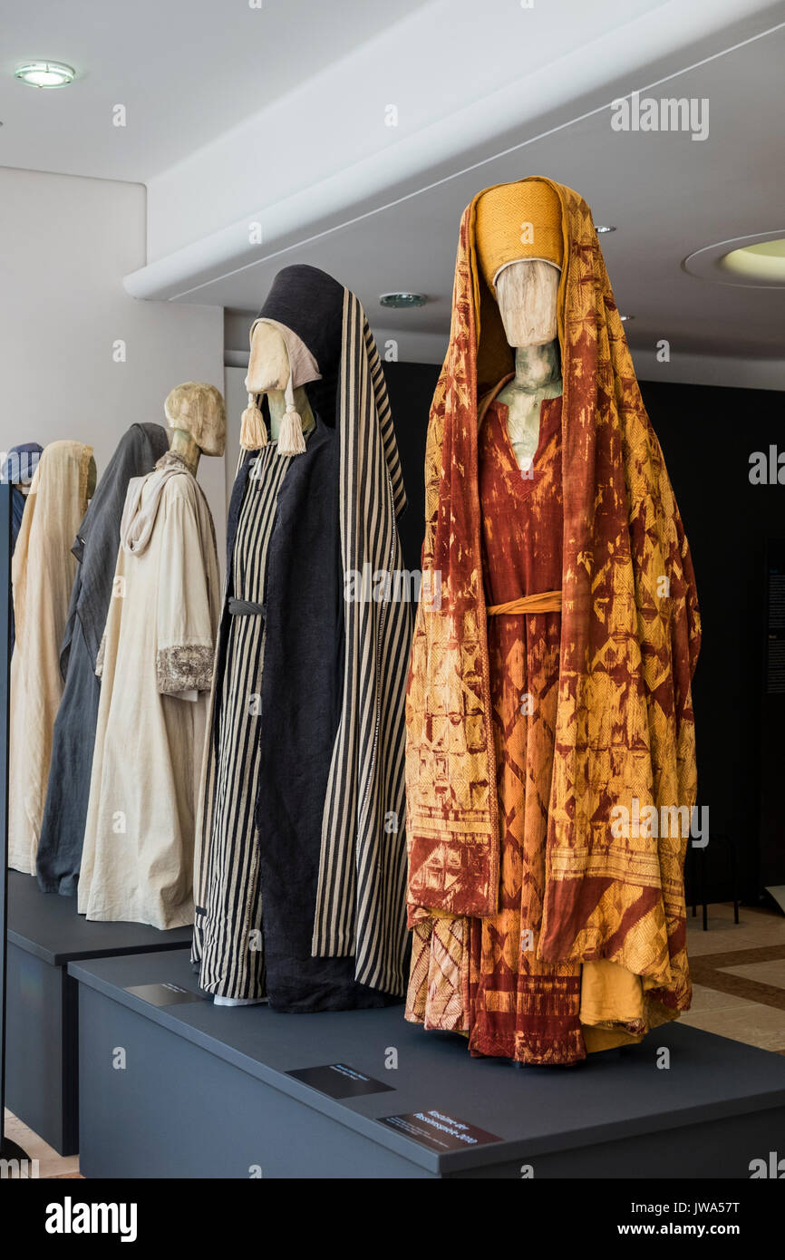 I costumi di caratteri in passion play sul display presso il teatro della passione, Oberammergau Garmisch Partenkirchen, Baviera, Germania Foto Stock