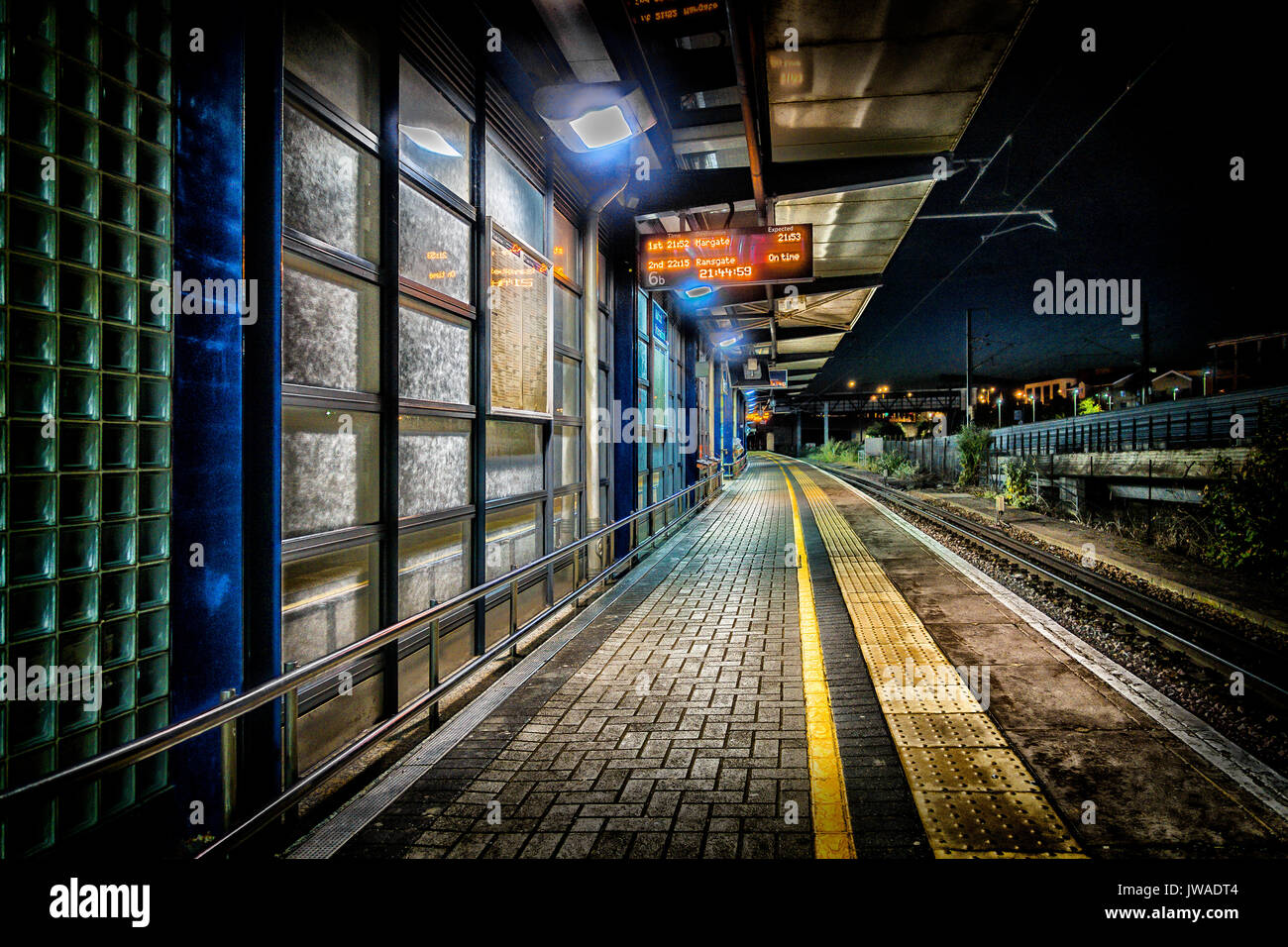 Vuota,deserta,Piattaforma,notte,ora,Digitally Enhanced Image, Foto Stock