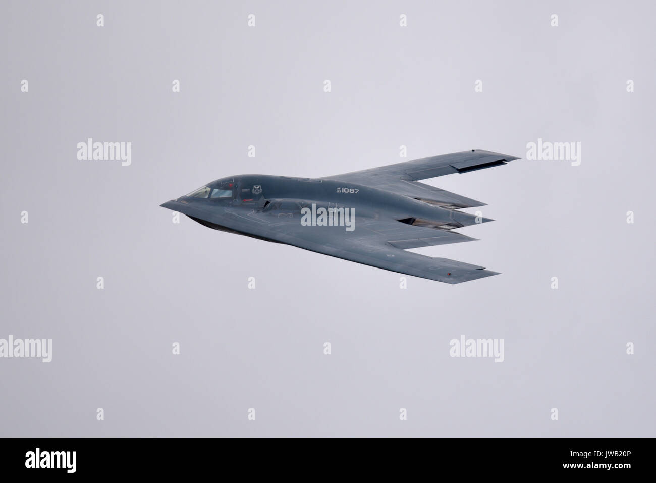 Bombardiere stealth Northrop Grumman B-2 Spirit dello US Air Force Global Strike Command. Nominato Spirit of Pennsylvania, in volo al RIAT Airshow, Regno Unito Foto Stock