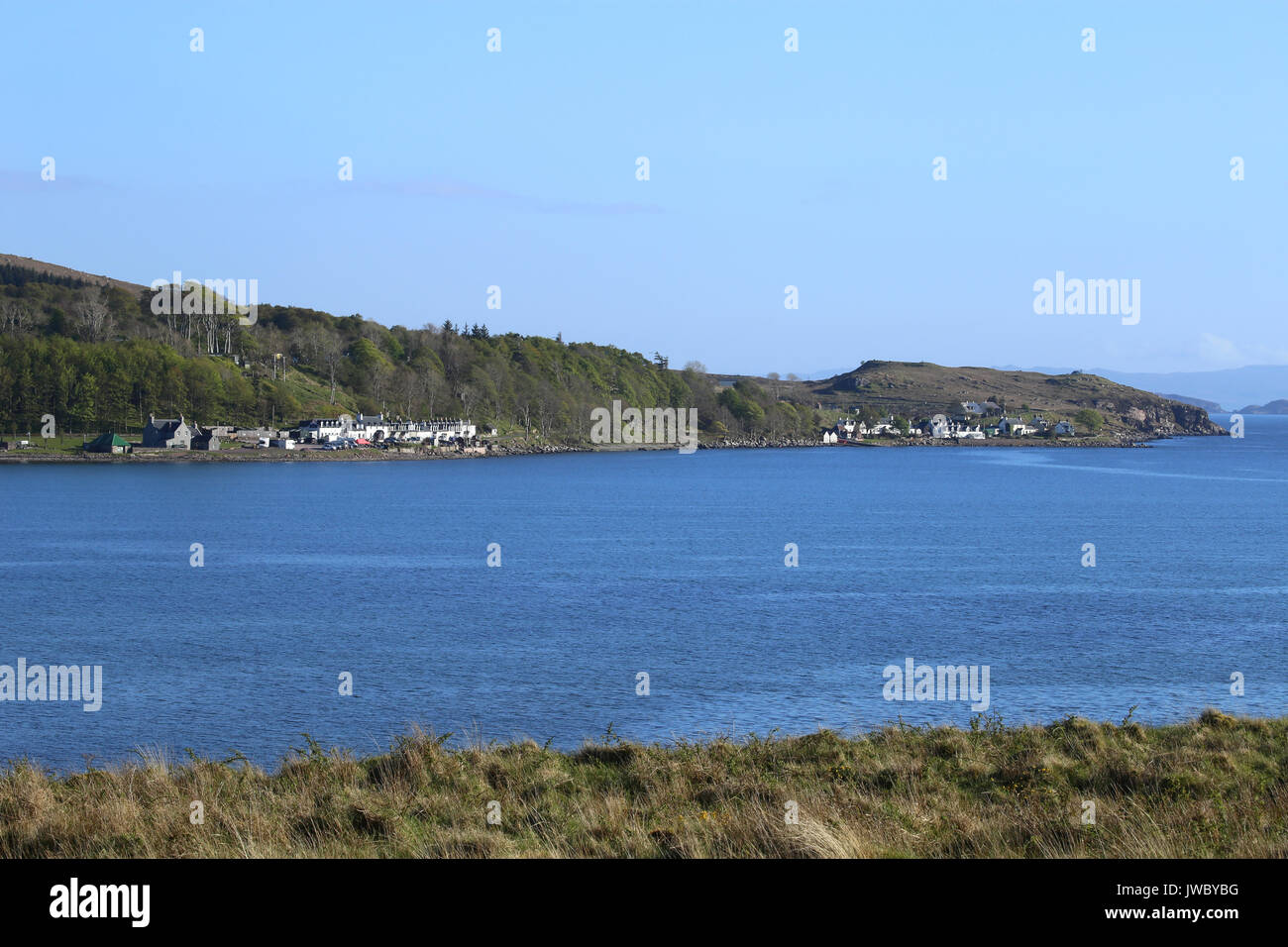 Applecross Bay, Scotland, Regno Unito. Una vista di tutta la baia verso Applecross village (o Shore Street) verso sinistra e Milton a destra. Foto Stock