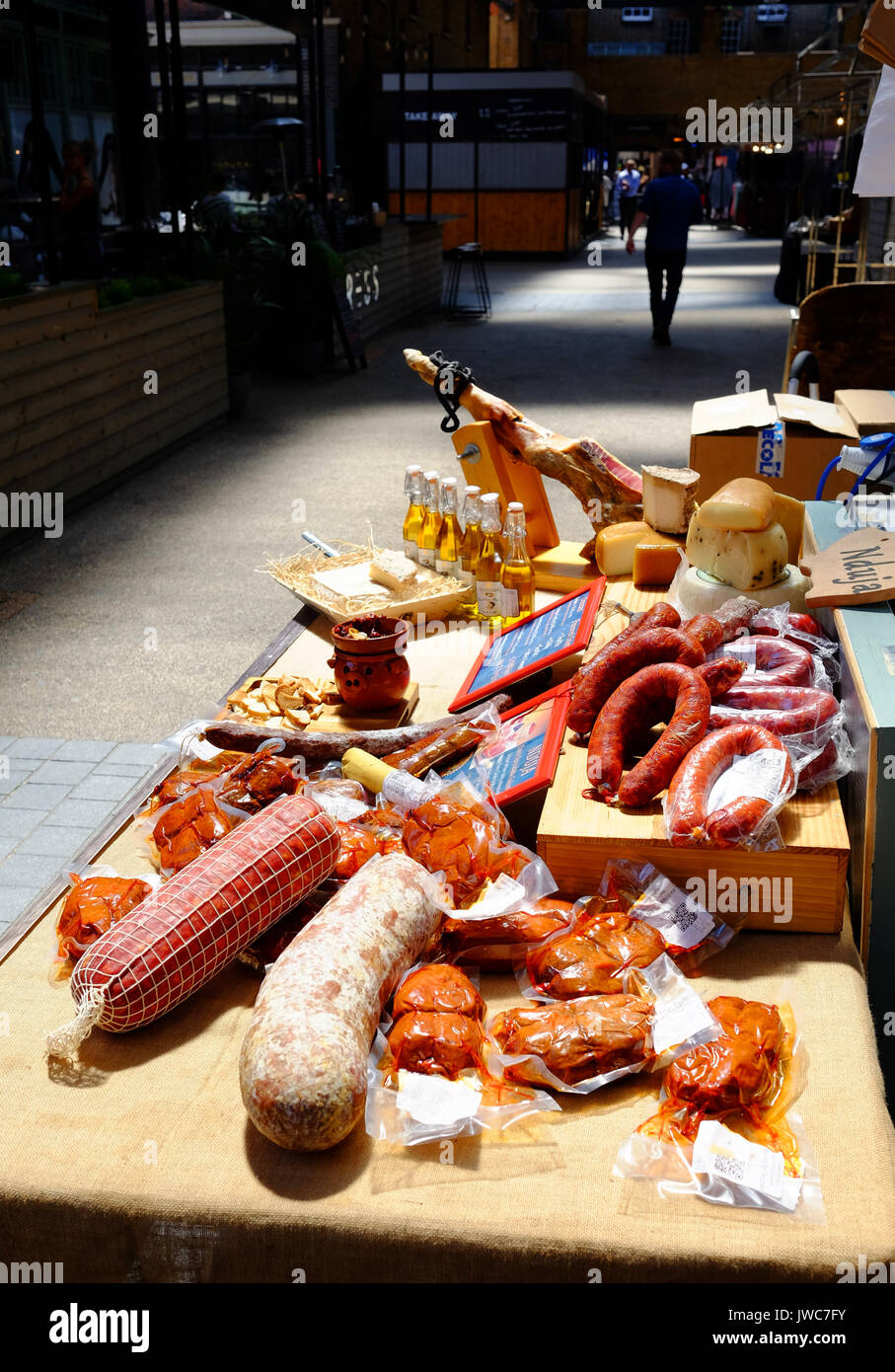 Pressione di stallo di carne in Spitalfields Market di Londra Foto Stock