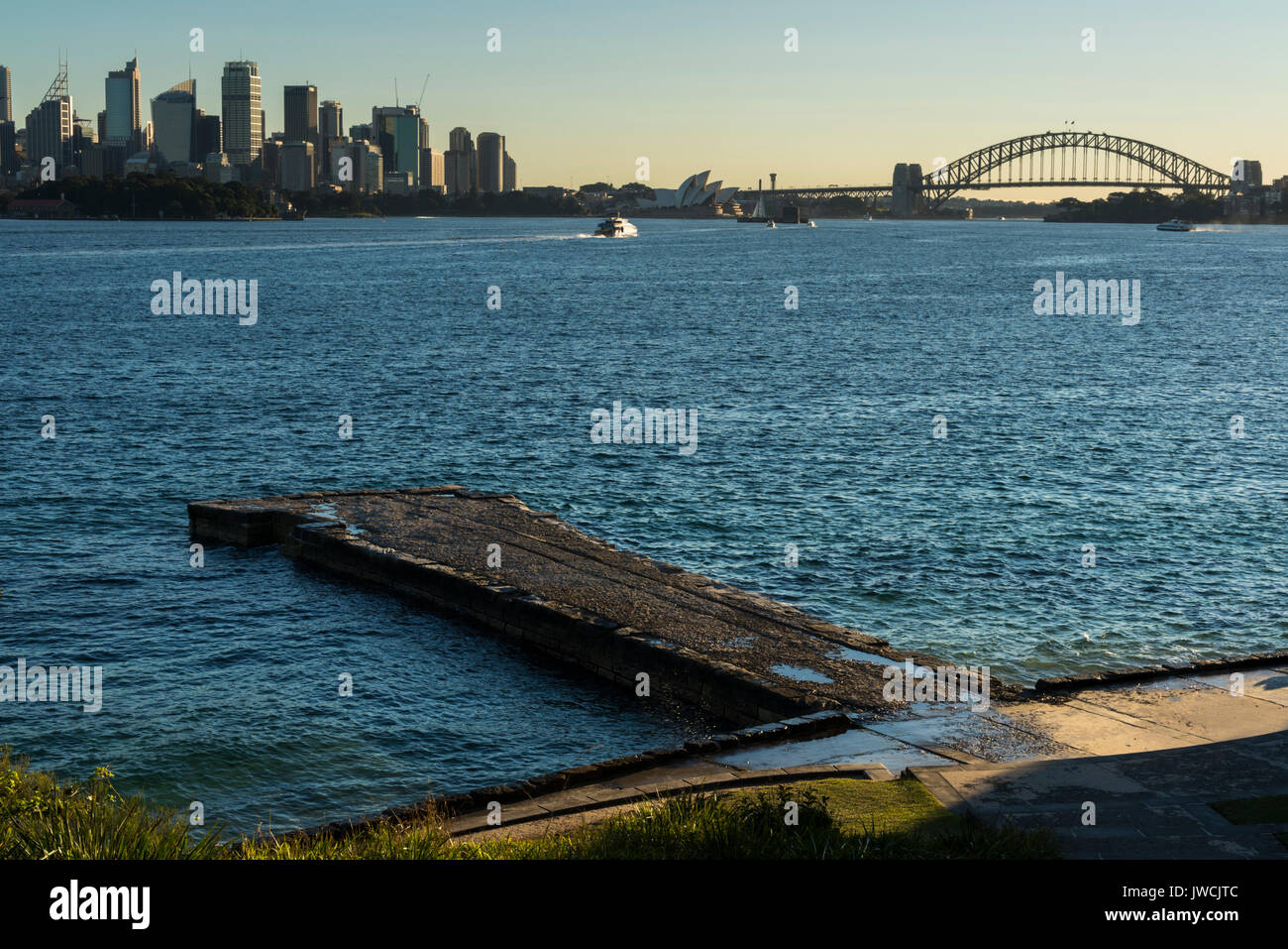 Sydney skyline della città e Harbour Bridge vista da Bradley nella testa. Nel tardo pomeriggio la luce. Foto Stock
