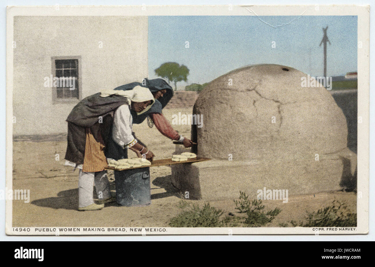 Pueblo donne fare il pane, New Mexico - American Indian Cartoline Foto Stock