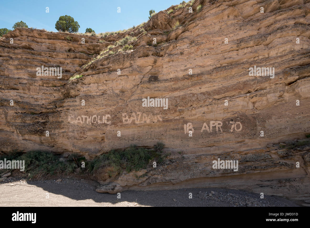 Bazaar cattolica annuncio a partire da 1970 su una scogliera lungo la Hwy. 93 nella contea di Lincoln, NV. Foto Stock