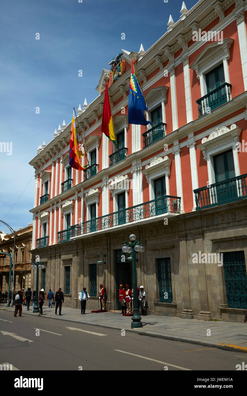 Le protezioni al di fuori del palazzo Quemado (Palazzo Presidenziale), Plaza Murillo, La Paz, Bolivia, Sud America Foto Stock