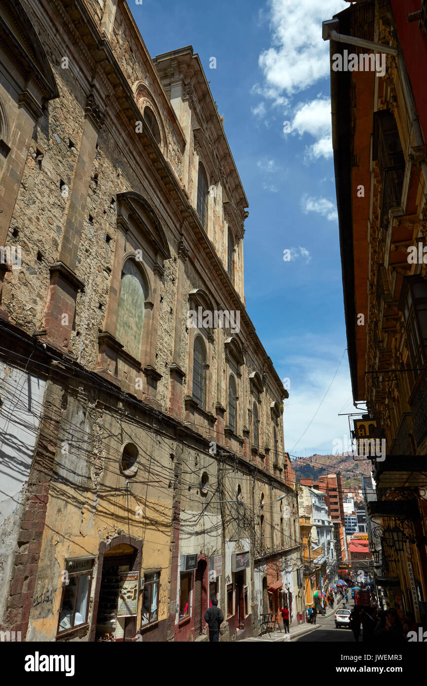 Lato di La Paz Cattedrale e ripido stretto Socabaya, La Paz, Bolivia, Sud America Foto Stock
