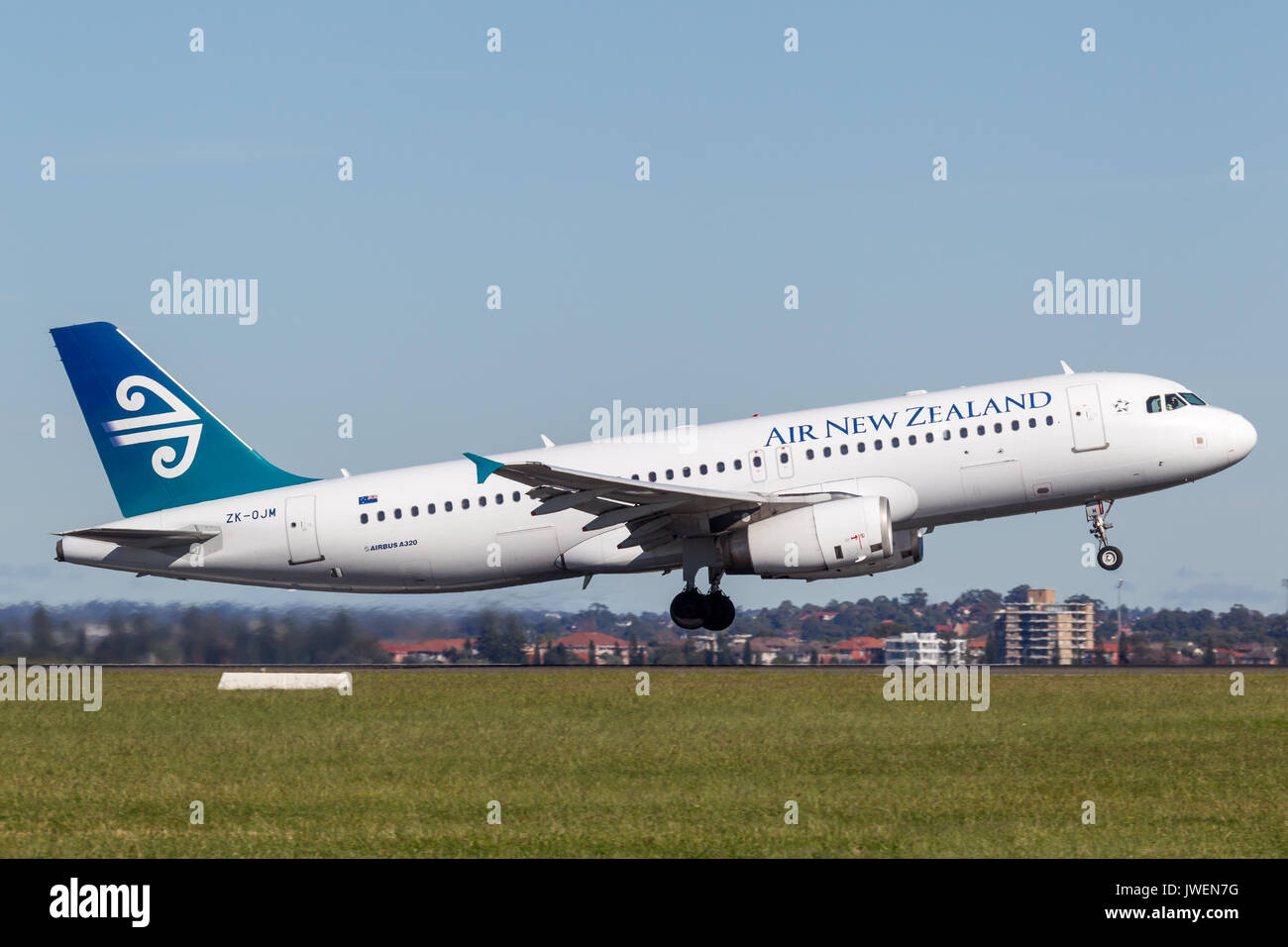 Air New Zealand Airbus A320 di decollo dall'aeroporto di Sydney. Foto Stock