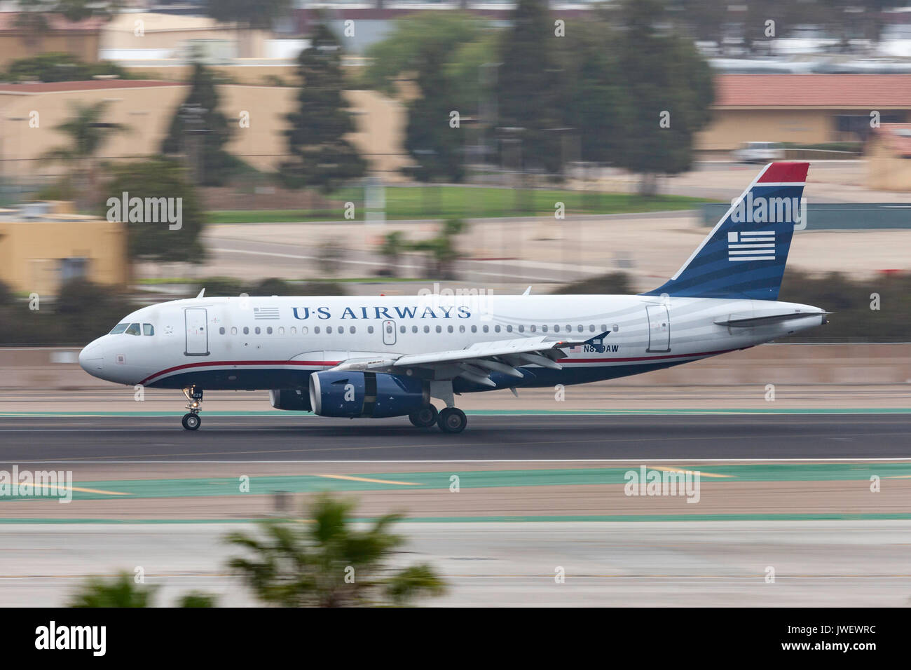 US Airways Airbus A319-132 arrivando all'Aeroporto Internazionale di San Diego. Foto Stock