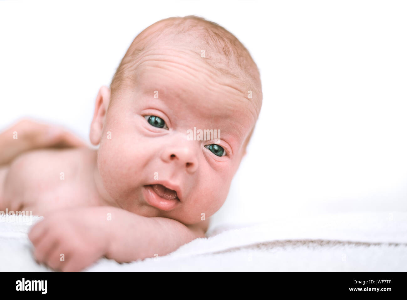 Piccolo neonato boy Foto Stock