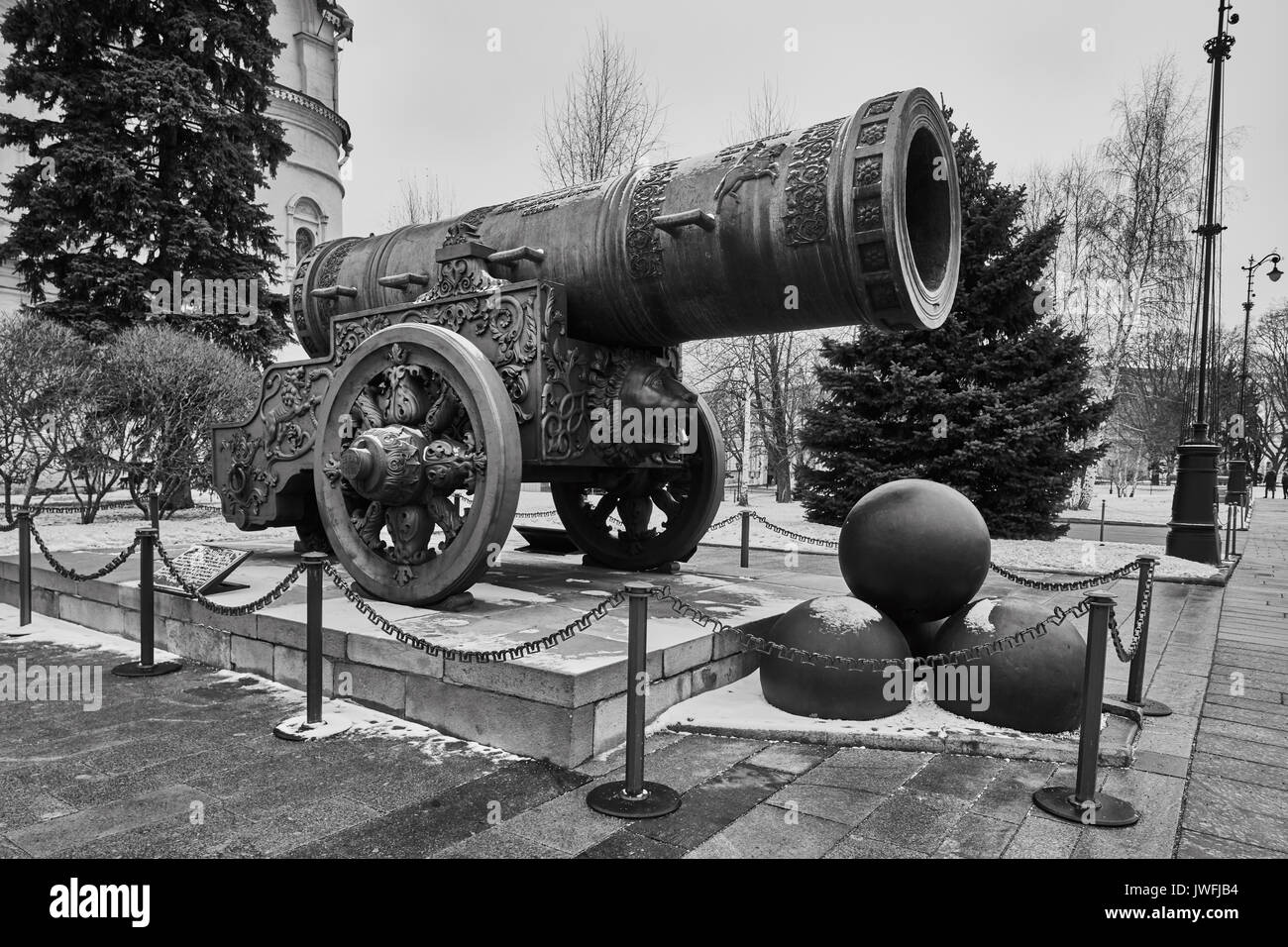 Famoso 'Tzar pushka' big canon vicino al Cremlino di Mosca. Foto Stock