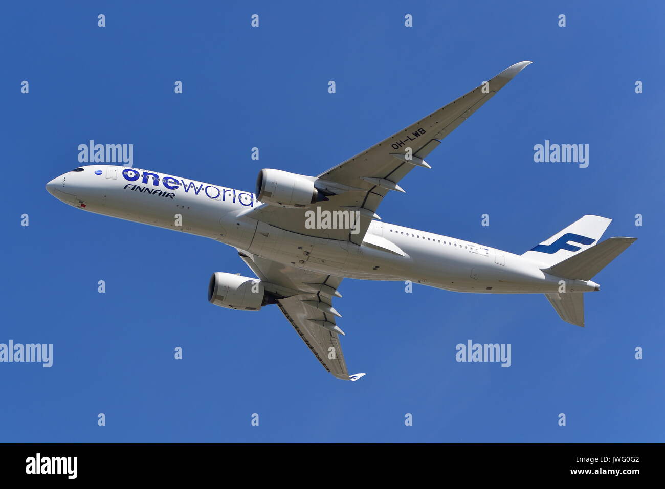 Finnair Airbus A350 OH-LWB decollo dall'Aeroporto Heathrow di Londra, Regno Unito Foto Stock