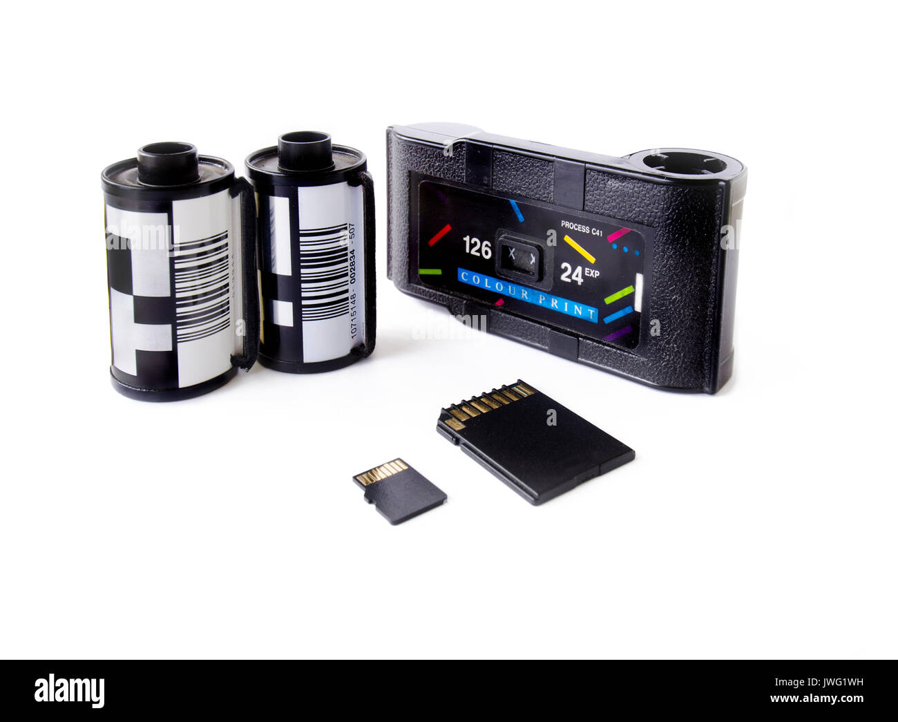 Vecchio 35mm e 126 cartucce di pellicola, SCHEDA SD e scheda micro sd  isolato su uno sfondo bianco Foto stock - Alamy