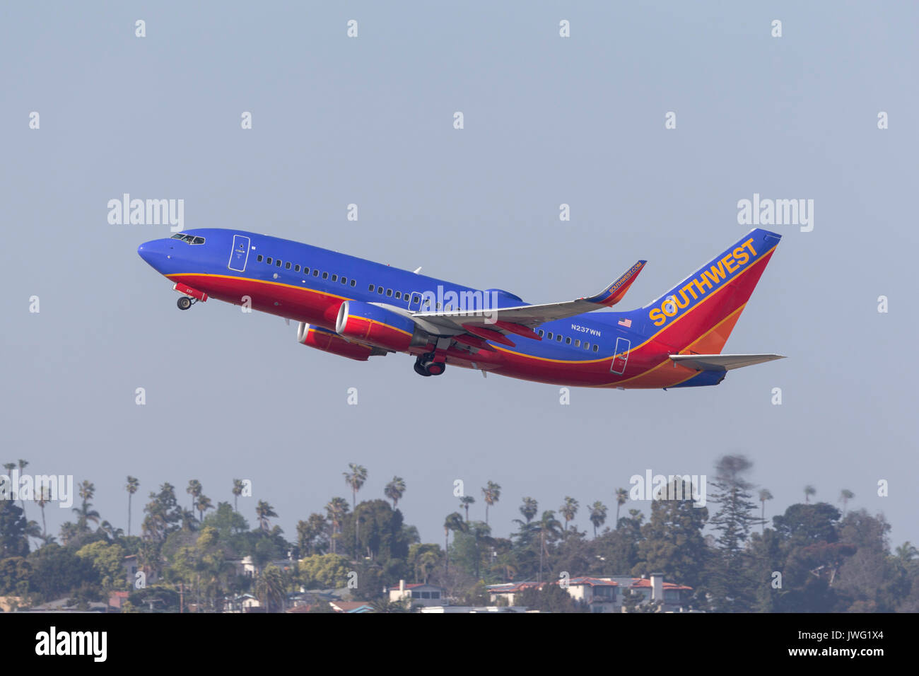 Southwest Airlines Boeing 737-7H4 N237WN con partenza dall'Aeroporto Internazionale di San Diego. Foto Stock