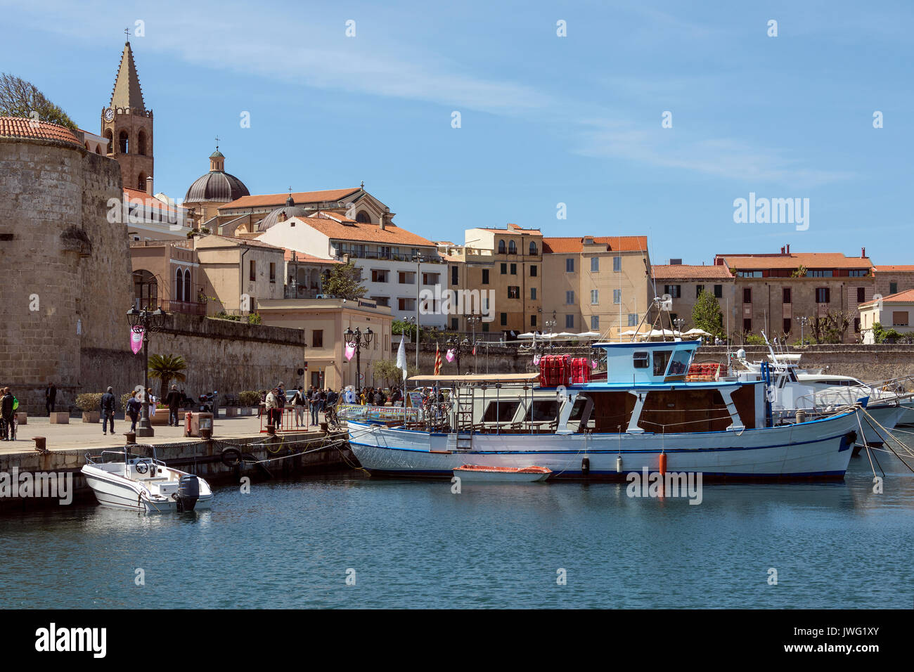 Il porto di Alghero in provincia di Sassari sulla costa nord-occidentale della Sardegna, Italia. Foto Stock