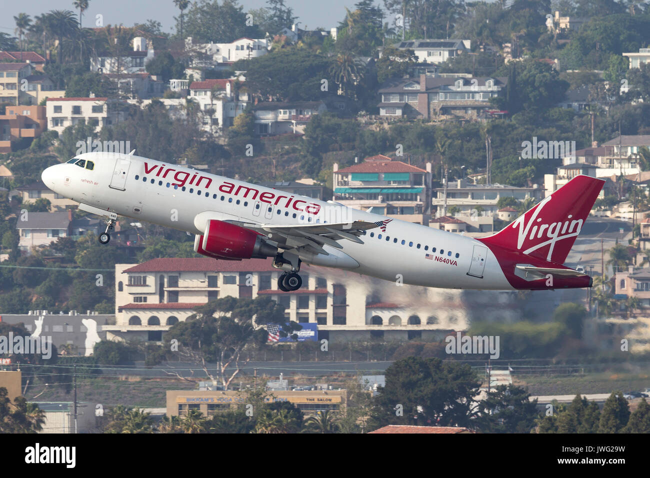 Virgin America Airbus A320-214 N640VA in partenza dall'Aeroporto Internazionale di San Diego. Foto Stock