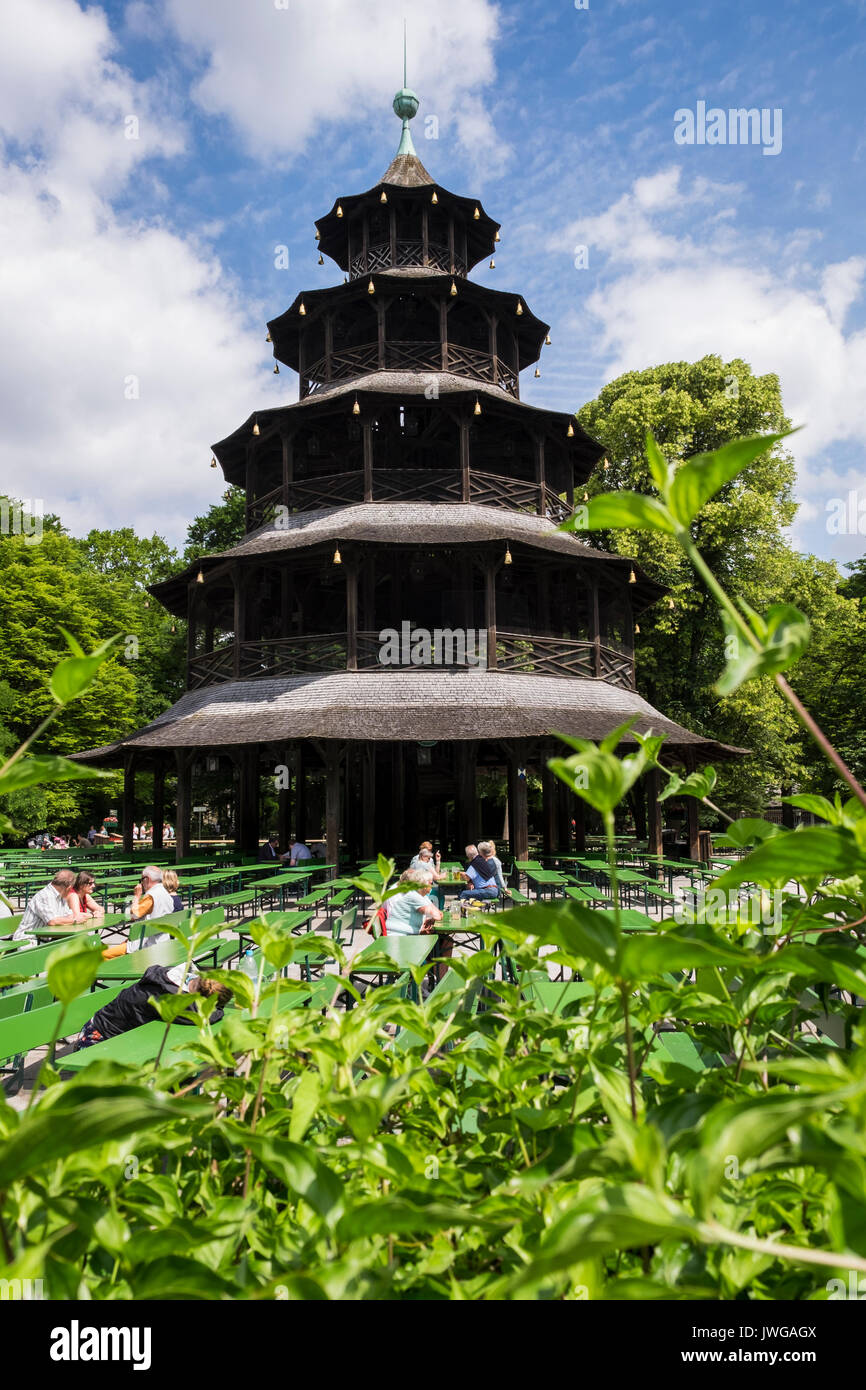 Torre cinese nell'Englischer Garten, il Giardino Inglese Monaco di Baviera, Germania Foto Stock