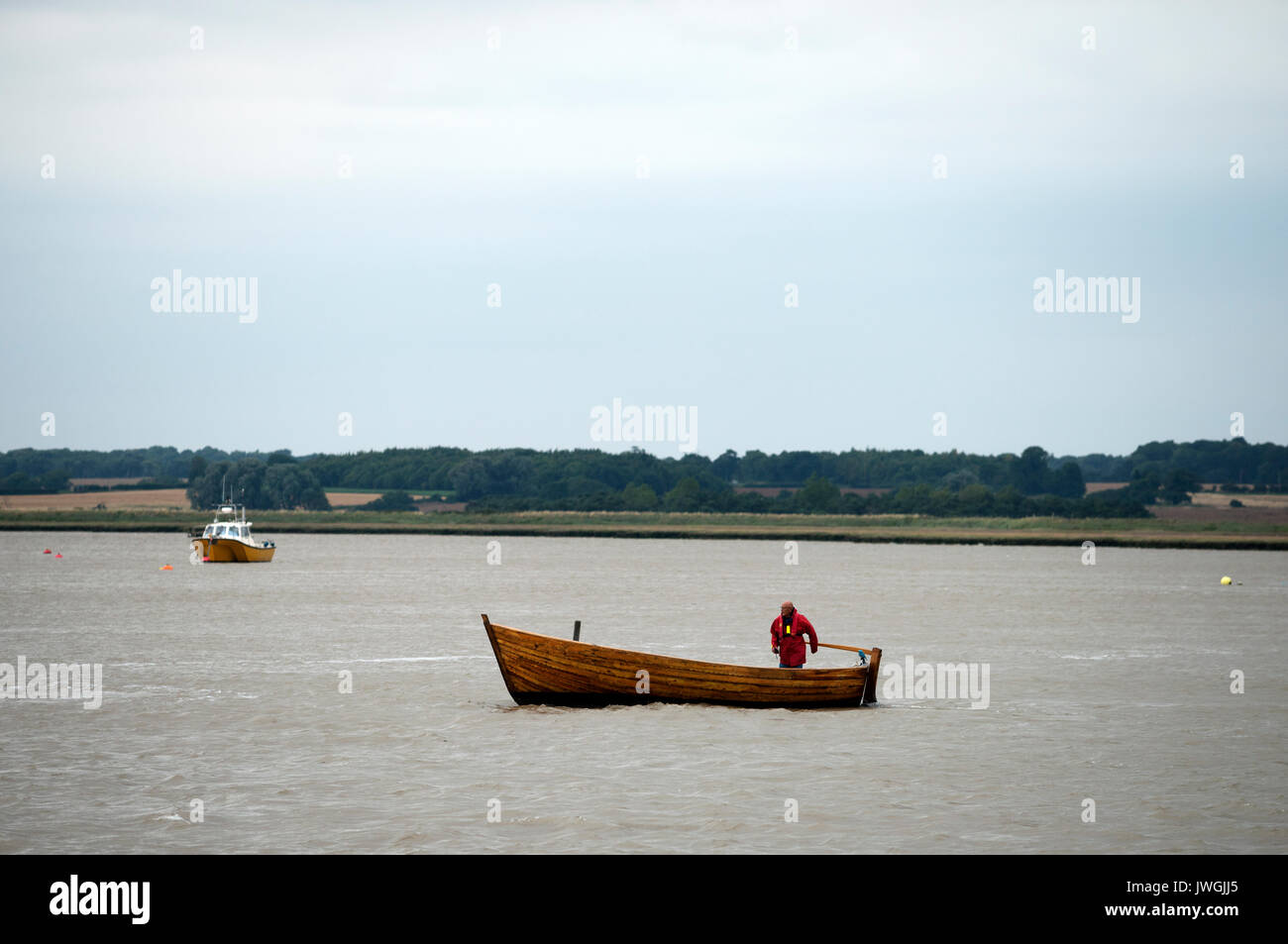 La barca di legno, fiume Deben, Felixstowe Ferry, Suffolk, Regno Unito. Foto Stock