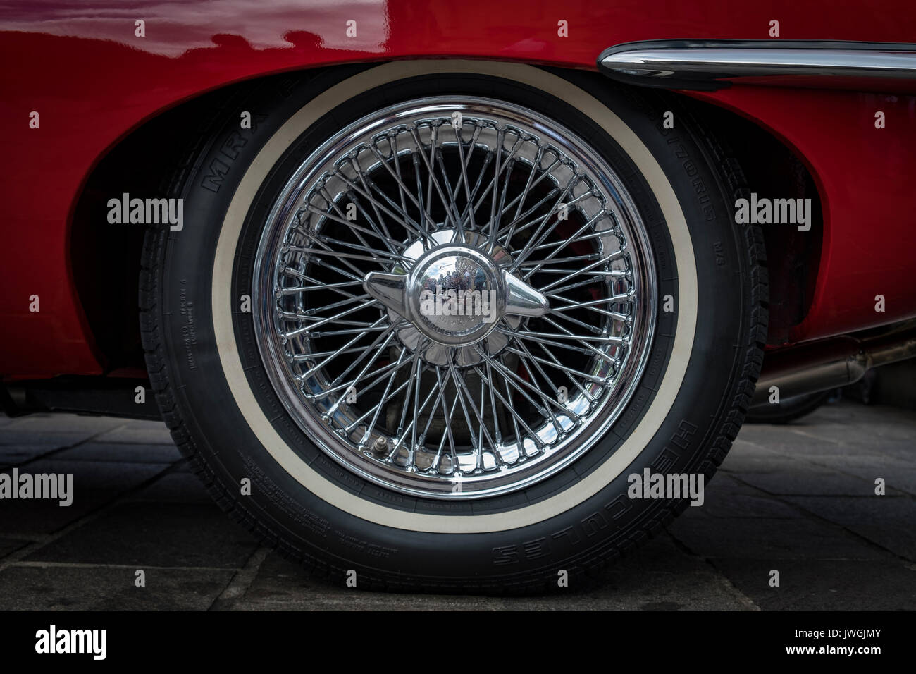 Bella rossa 4.2 e-type Jaguar coupe sul display all'annuale bradford classic car show, Bradford West Yorkshire Foto Stock